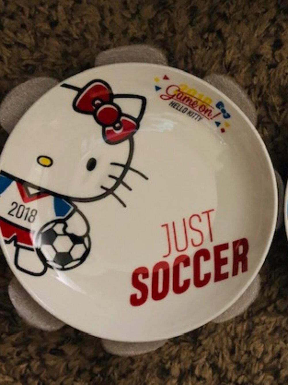 Hello Kitty Plates Set - Picture 2 of 3